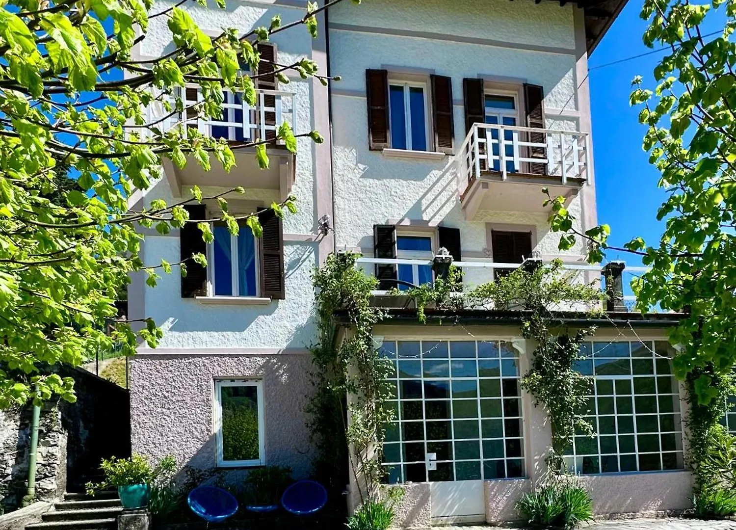 Apartment In Villa Oleandra With Privet Garden & Pool Dizzasco Italy