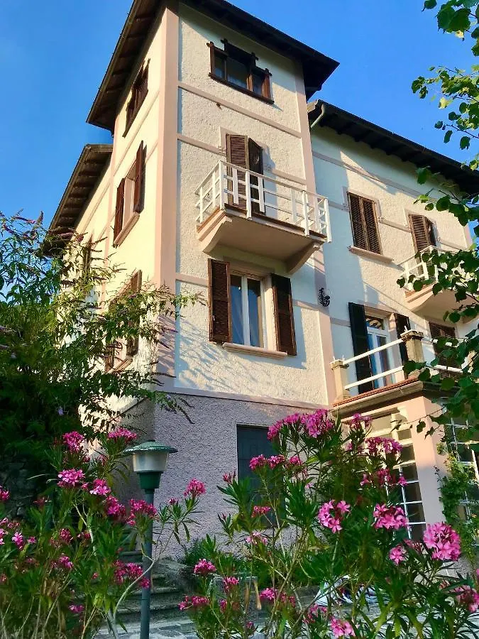 Apartment In Villa Oleandra With Privet Garden & Pool Dizzasco