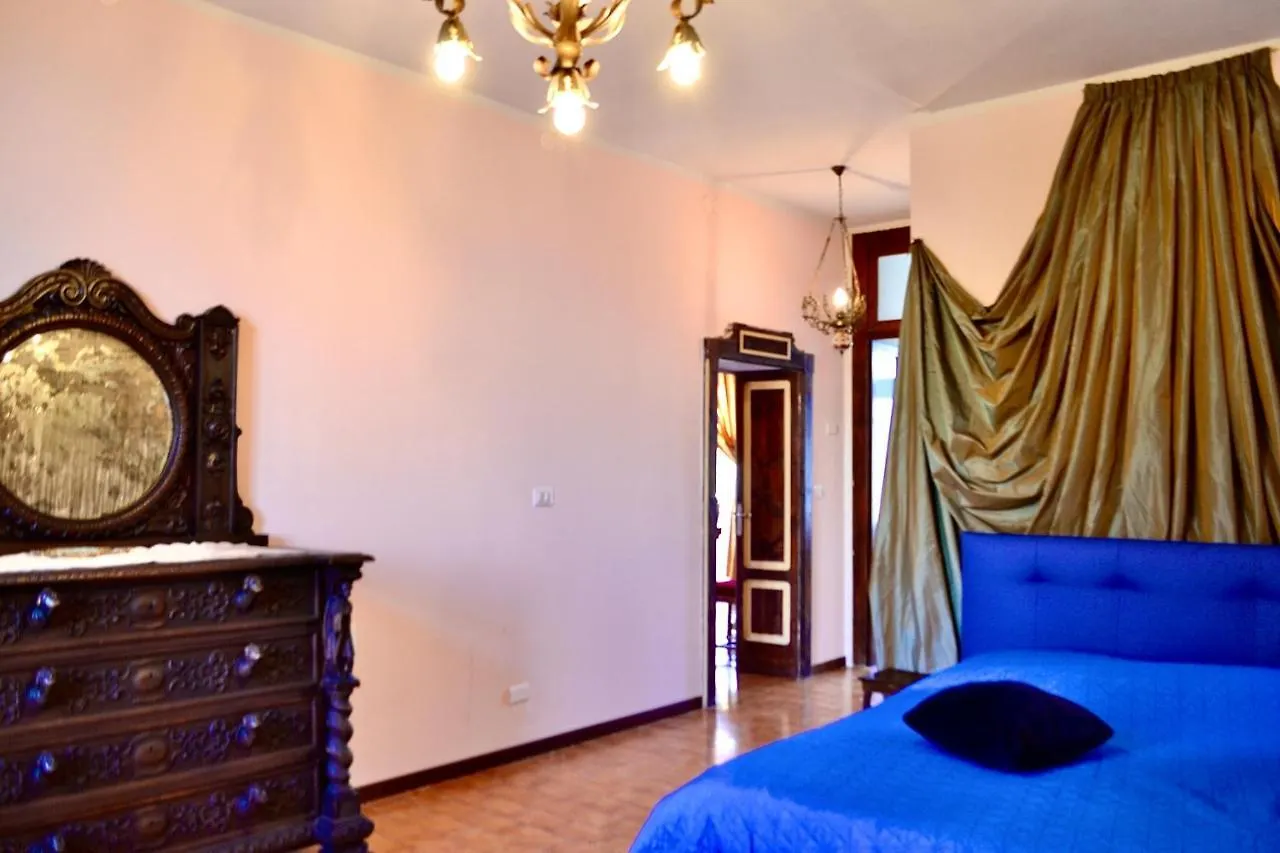 Apartment In Villa Oleandra With Privet Garden & Pool Dizzasco Italy